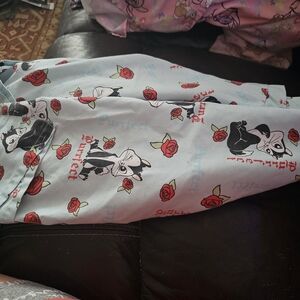 Light Blue Scrub Top Size 2x With Red Roses And Pussyfoot Images